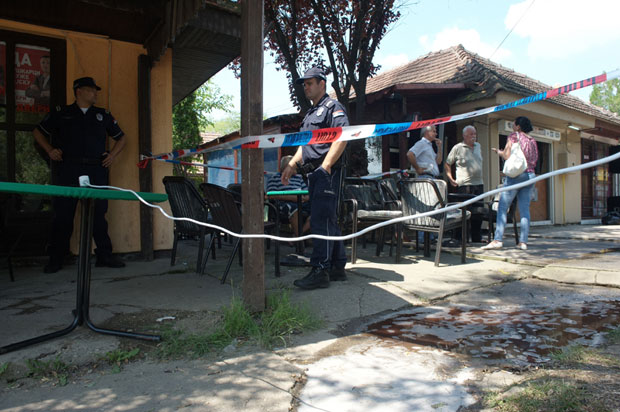 МАСАКР У ЖИТИШТУ: Породице страдалих за трагедију чуле на вестима,  Јованин отац од бола занемео!